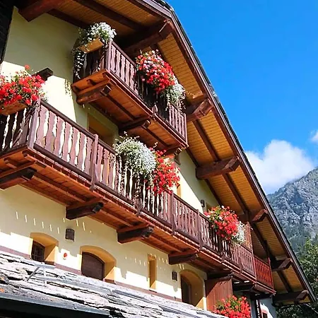 Bed & Breakfast La Luge D'antan & 4*